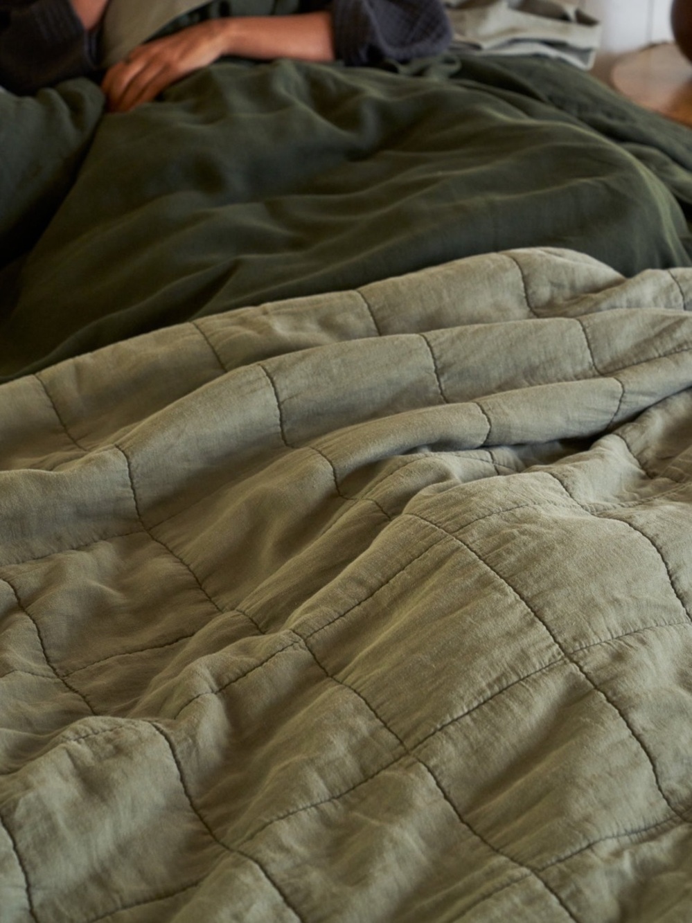 PARACHUTE Linen Box Quilt Luxurious Moss color Sz Full Queen Set two pillowcases